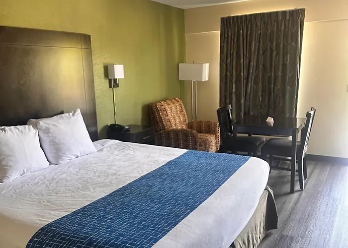 Travelodge By Wyndham Clarksville