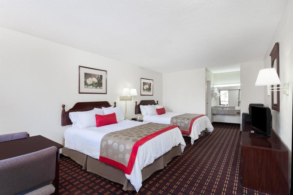 Travelodge By Wyndham Hotel