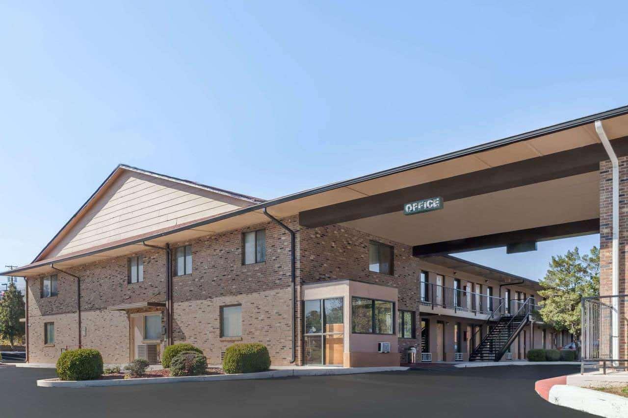 Travelodge By Wyndham Hotel Clarksville