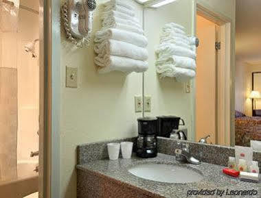 Travelodge By Wyndham Hotel 2*