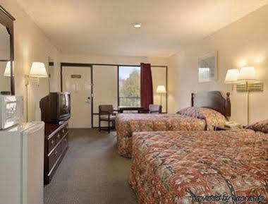 Travelodge By Wyndham Hotel 2*